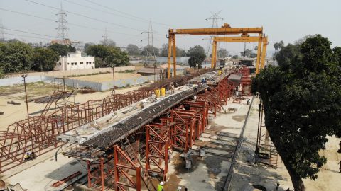 Launching gantry over girders